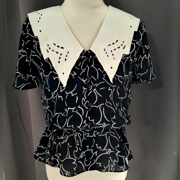 liz petites Tops - Liz petites vintage collar blouse size small